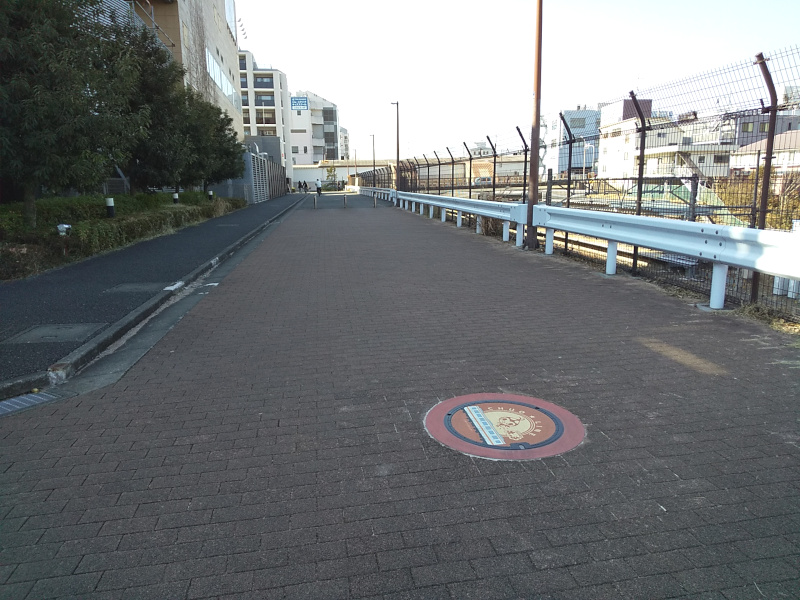 国分寺市デザインマンホール蓋「西国分寺駅開業50周年記念」